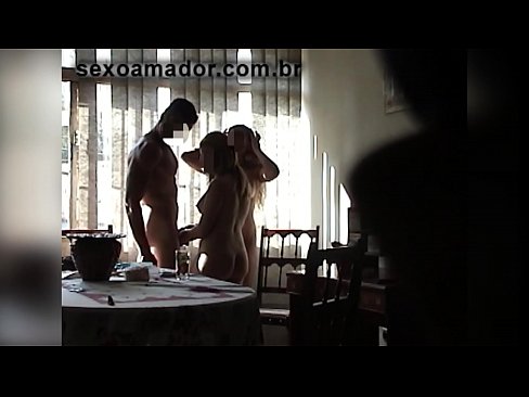❤️ यौन साथीहरूले एक विशाल मानिस र उहाँसँग थ्रीसमलाई निम्तो दिन्छन् सेक्स ❌️