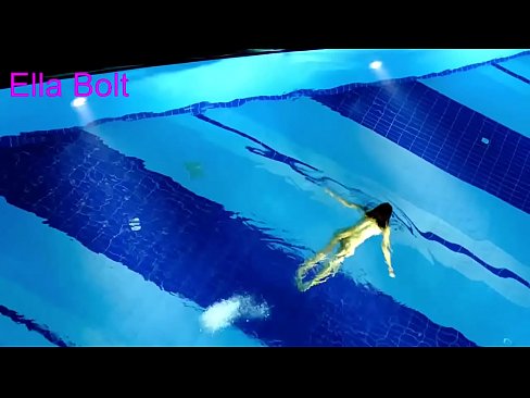 ❤️ म हेर्न रोक्न सक्दिन, जवान गोरा ELLA BOLT रिसोर्ट पूलमा नग्न पौडी खेल्दै समातियो सेक्स  ❌️